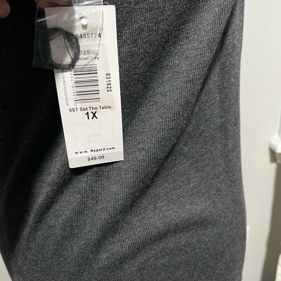 Plus Size Top - Picture 4 of 5